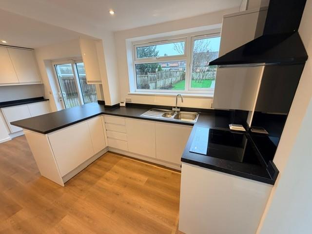 Kitchen 2.jpg