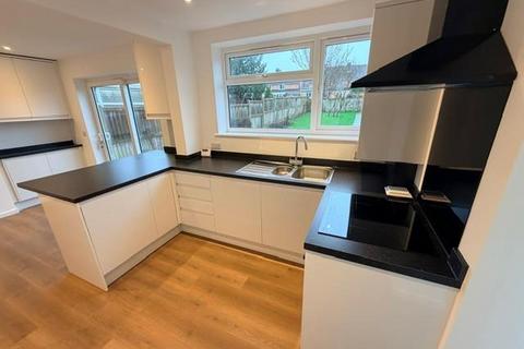3 bedroom house to rent, Lynmouth Road, Hucclecote, GL3.