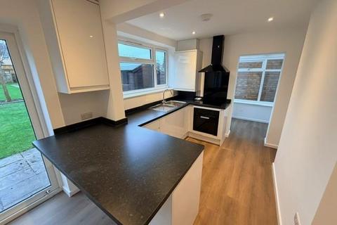 3 bedroom house to rent, Lynmouth Road, Hucclecote, GL3.