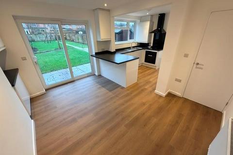 3 bedroom house to rent, Lynmouth Road, Hucclecote, GL3.