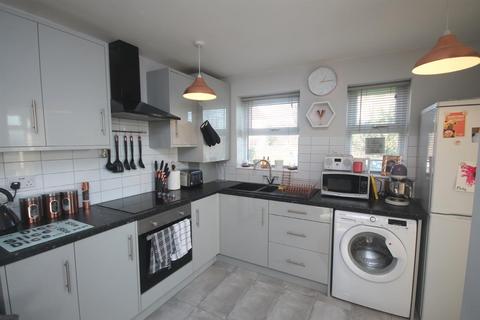 1 bedroom apartment to rent, TEAZLEWOOD PARK, LEATHERHEAD, KT22