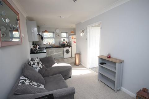 1 bedroom apartment to rent, TEAZLEWOOD PARK, LEATHERHEAD, KT22