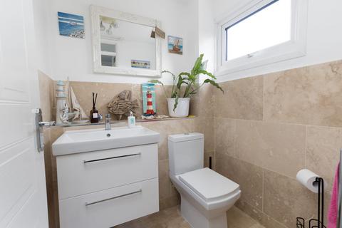 3 bedroom end of terrace house for sale, Yewlands Walk, Crawley RH11