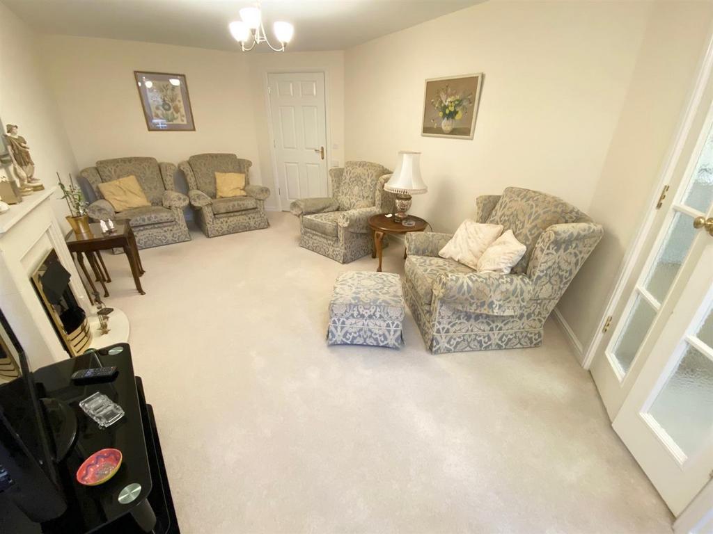 Lounge 1.jpg