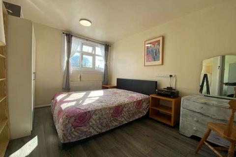 4 bedroom terraced house to rent, Bennett Street, Manchester M12