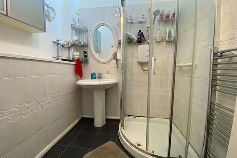 4 bedroom terraced house to rent, Bennett Street, Manchester M12