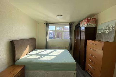 4 bedroom terraced house to rent, Bennett Street, Manchester M12