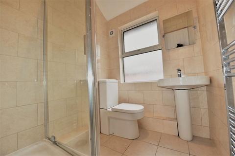 6 bedroom house to rent, 15 Headingley Avenue