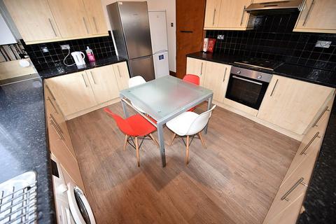 6 bedroom house to rent, 60 Manor Drive