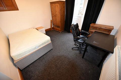 6 bedroom house to rent, 60 Manor Drive