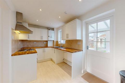 2 bedroom semi-detached house to rent, Primrose Close, Morton, Bourne
