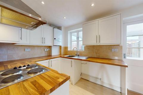 2 bedroom semi-detached house to rent, Primrose Close, Morton, Bourne