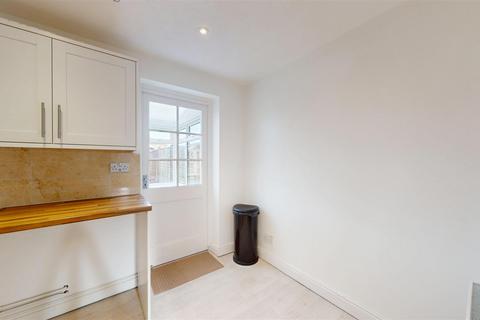 2 bedroom semi-detached house to rent, Primrose Close, Morton, Bourne