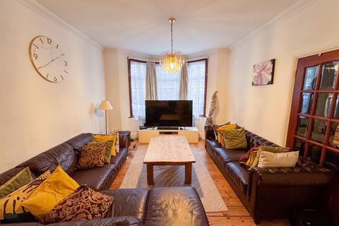 3 bedroom terraced house for sale, Heverham Road, Plumstead, London, SE18 1BT
