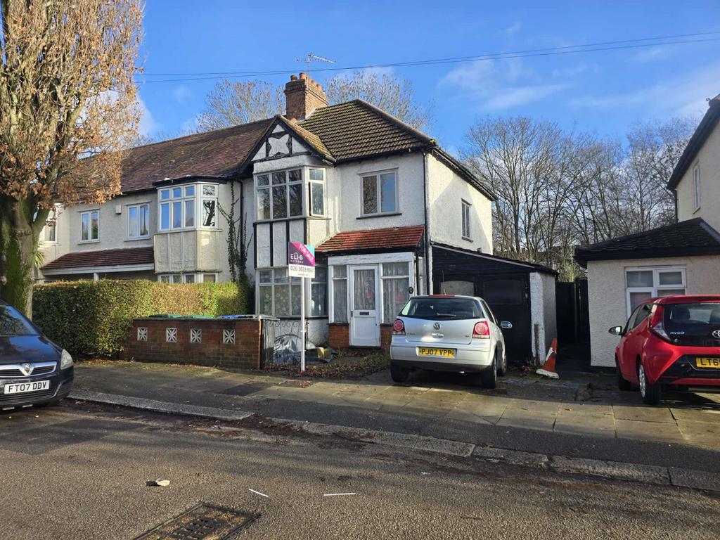 3 bed end terrace for sale Kings Close, London NW