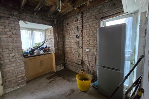 3 bedroom end of terrace house for sale, Kings Close, London, NW4