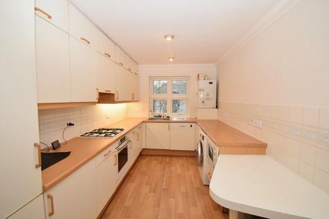 2 bedroom flat to rent, Churchill Court, Nugents Park, Hatch End HA5