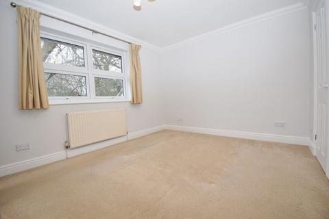 2 bedroom flat to rent, Churchill Court, Nugents Park, Hatch End HA5
