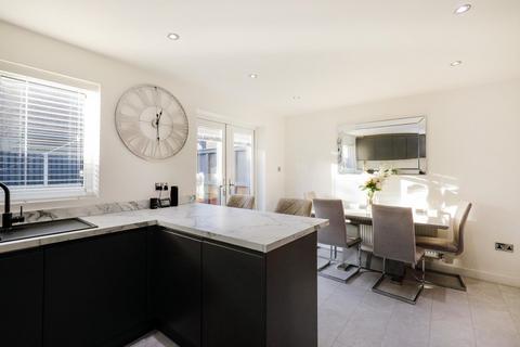 3 bedroom house for sale, Badgers Mount, Leeds