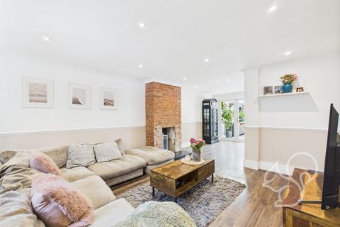 3 bedroom semi-detached house to rent, Sydney Street, Colchester
