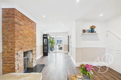 3 bedroom semi-detached house to rent, Sydney Street, Colchester