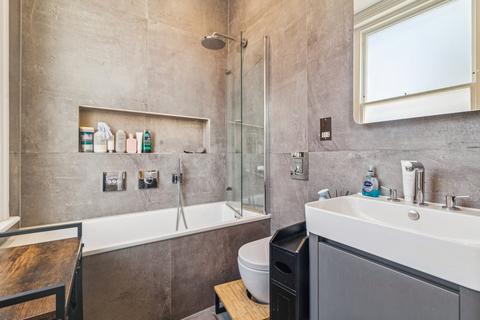 2 bedroom apartment to rent, Fishers Lane, London W4