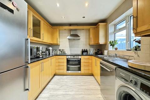 3 bedroom house to rent, Seaview Avenue, Peacehaven