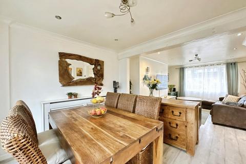 3 bedroom house to rent, Seaview Avenue, Peacehaven
