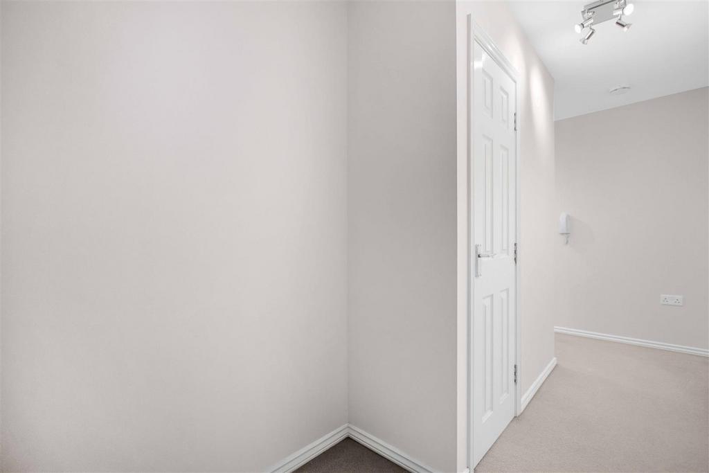 'L' Shaped Hallway