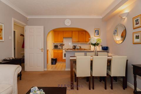 1 bedroom apartment to rent, Rembrandt Court, Epsom