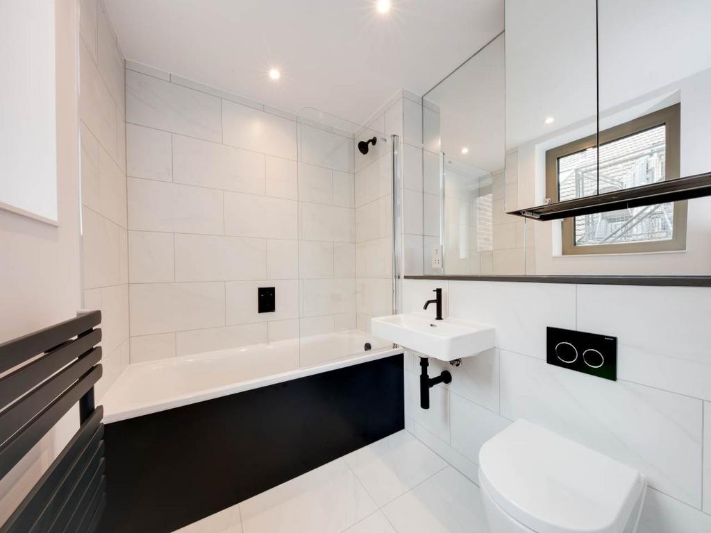 Bathroom MG 9717