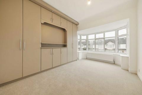 undefined, Knowsley Avenue, Southall UB1