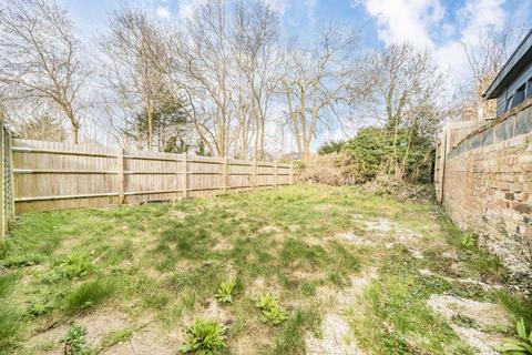 1 bedroom flat for sale, Baldry Gardens, London SW16