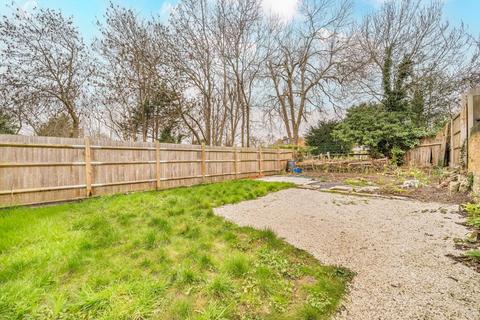 1 bedroom flat for sale, Baldry Gardens, London SW16