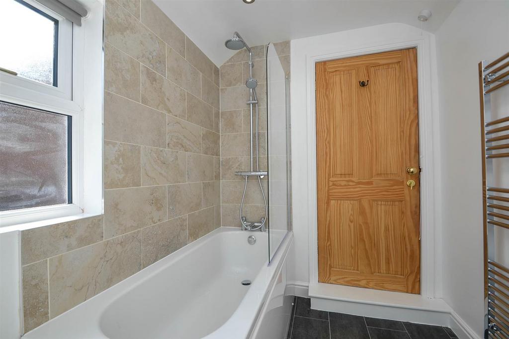 Underdale Road 20, Hope Villa Bathroom 2.jpg