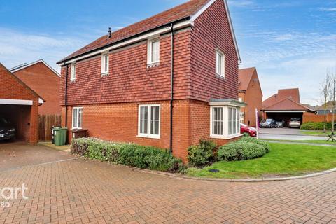 3 bedroom detached house for sale, Pipin Crescent, Ashford