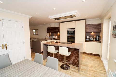 4 bedroom terraced house for sale, Turners Avenue, Fleet GU51