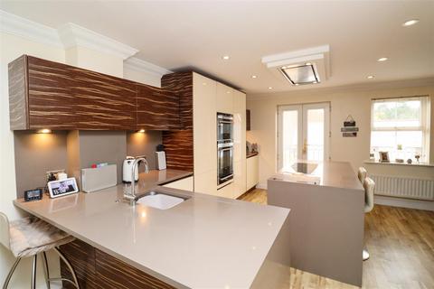 4 bedroom terraced house for sale, Turners Avenue, Fleet GU51