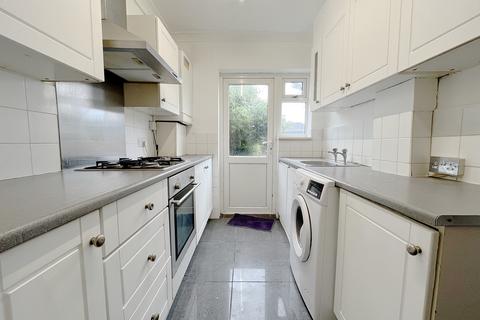 2 bedroom maisonette to rent, Cornwall Avenue, Slough, SL2