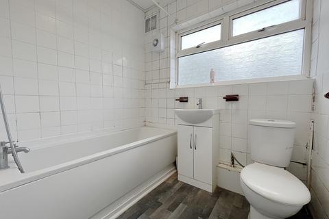 2 bedroom maisonette to rent, Cornwall Avenue, Slough, SL2
