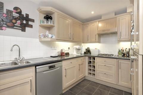 2 bedroom flat to rent, Davigdor Road, Petworth House Davigdor Road, BN3