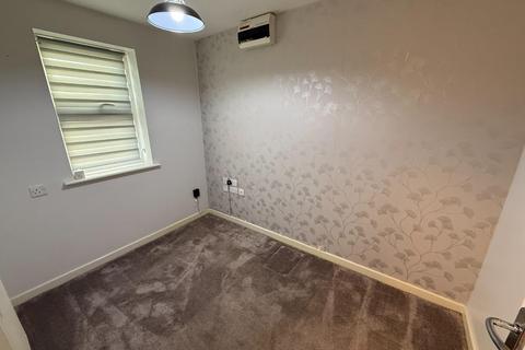 3 bedroom semi-detached house to rent, Oxley Park