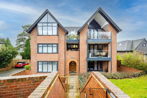 3 bedroom flat for sale, Higher Drive, Bennat Apartments, CR8
