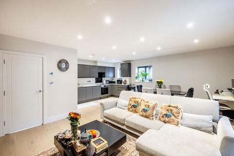 3 bedroom flat for sale, Higher Drive, Bennat Apartments, CR8