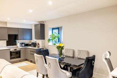 3 bedroom flat for sale, Higher Drive, Bennat Apartments, CR8