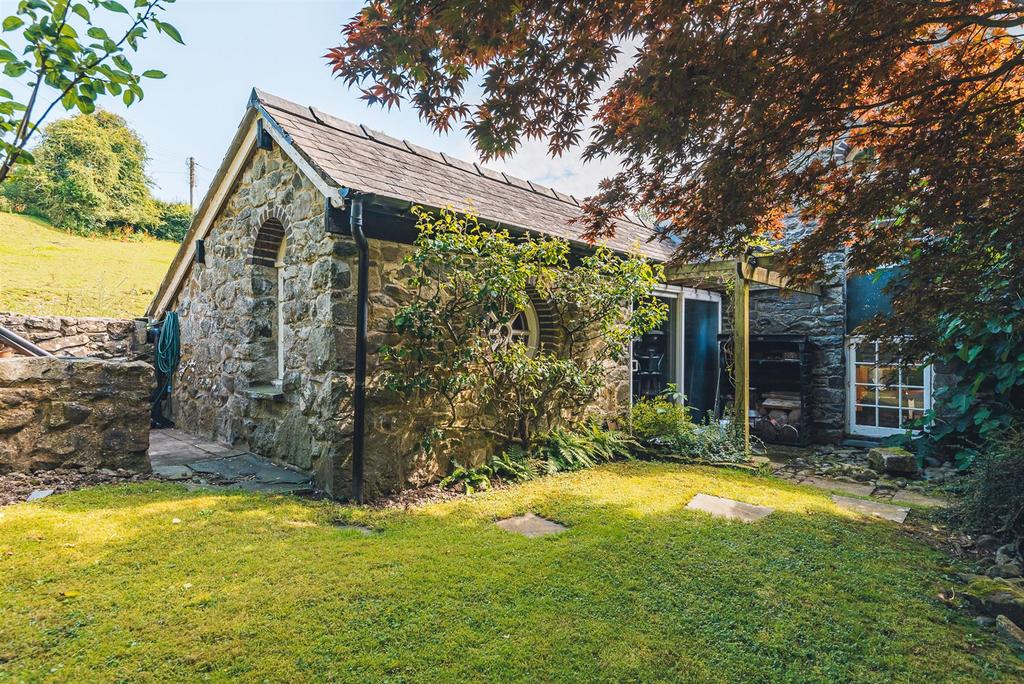 Mc C - Church House, Pontrobert-21.jpg