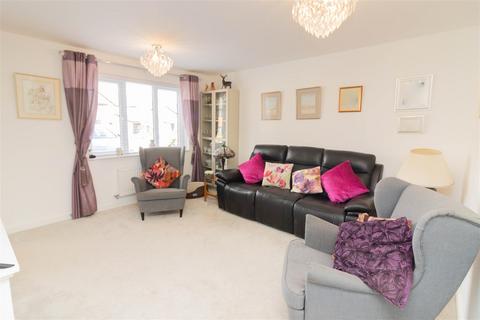 3 bedroom semi-detached house for sale, Thistle Way, Callerton, Newcastle-upon Tyne