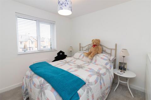 3 bedroom semi-detached house for sale, Thistle Way, Callerton, Newcastle-upon Tyne