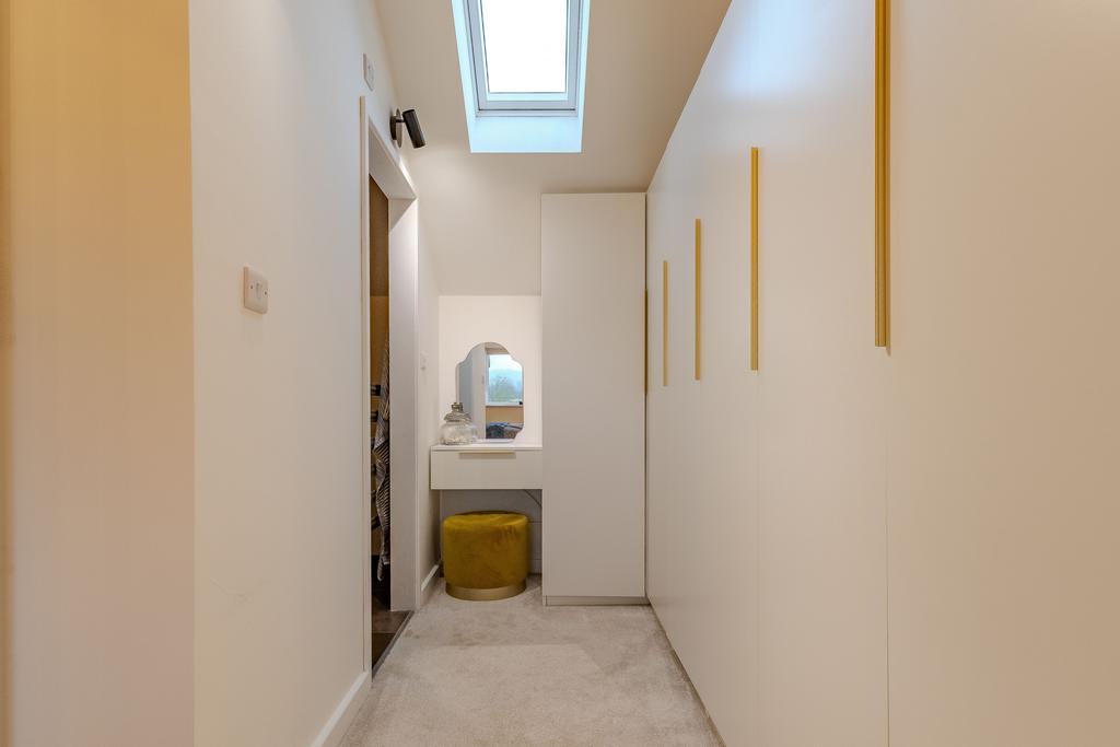 Bed 1 Dressing Room