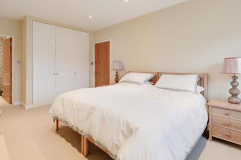 3 bedroom apartment to rent, St. Johns Wood Park, London NW8